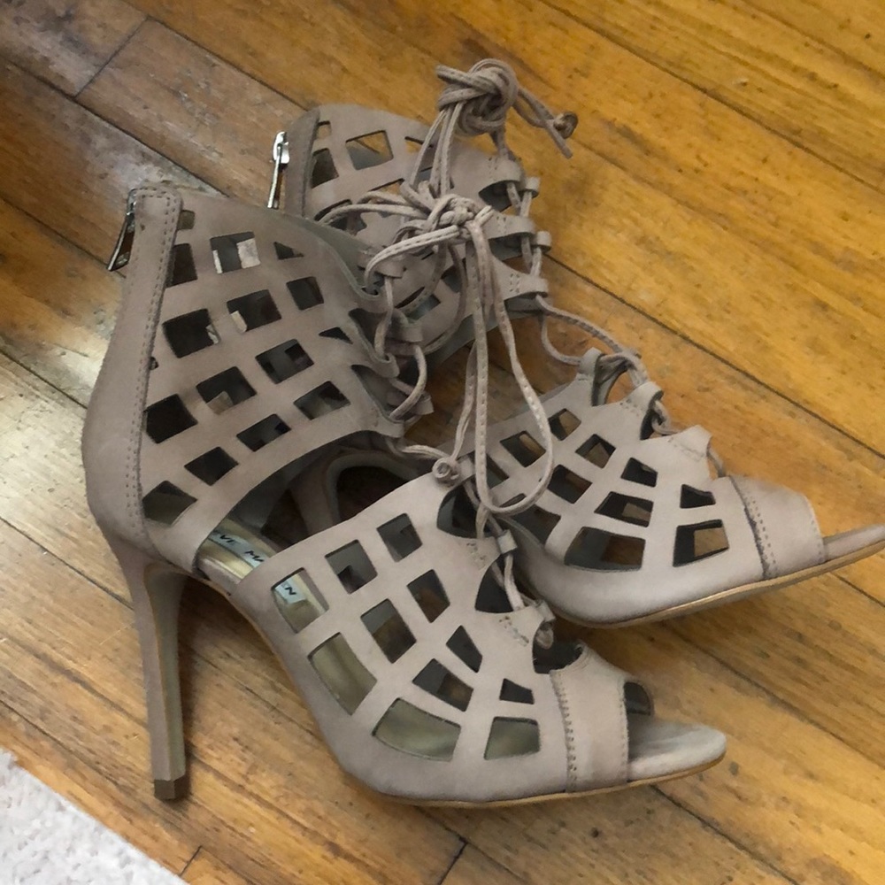 STEVE MADDEN  size 5.5 taupe heels